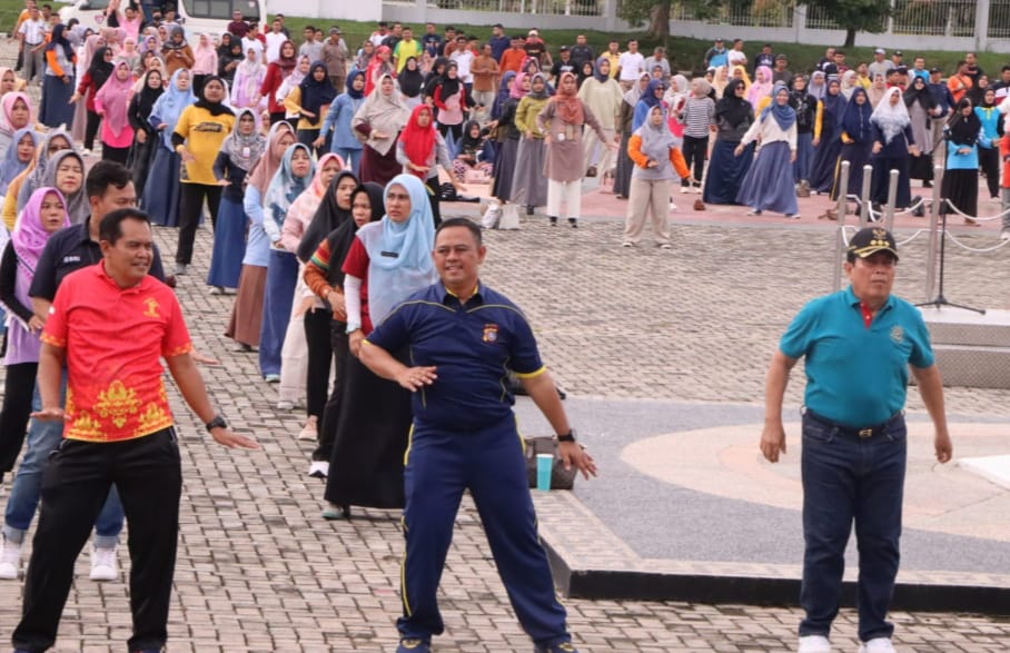 Bupati H Sukiman Pimpin Giat Senam Bersama PemKab Rohul,Dalam Momen Hari Bhayangkara Ke 77