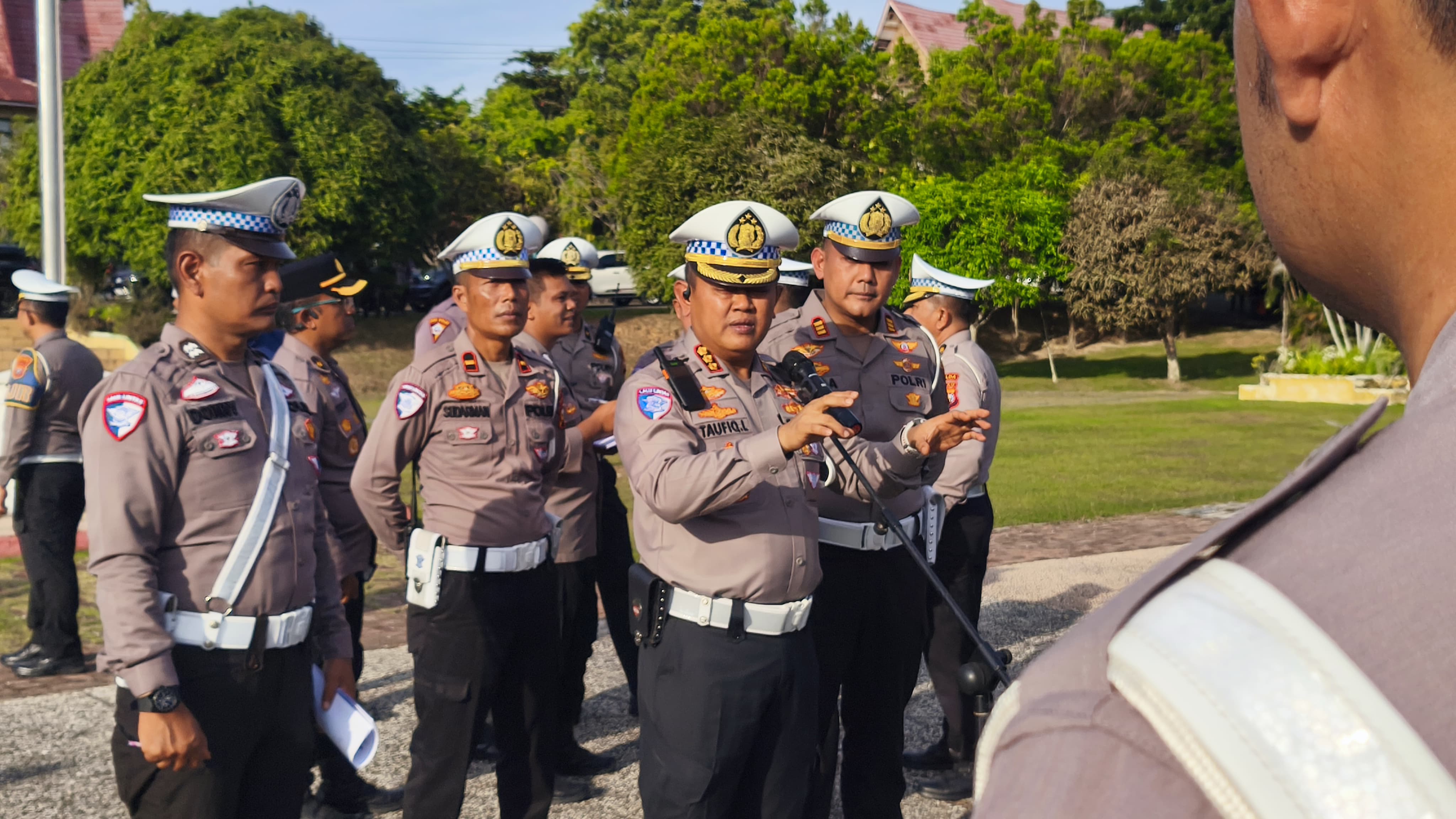 Polda Riau Imbau Pengemudi Angkutan Barang Patuhi Pembatasan Operasional Selama Pacu Jalur 2025