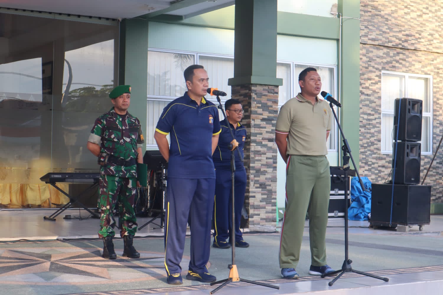 Bagun Sinergitas TNI-Polri, Polresta Pekanbaru Gelar Olahraga Bersama Kodim 0301