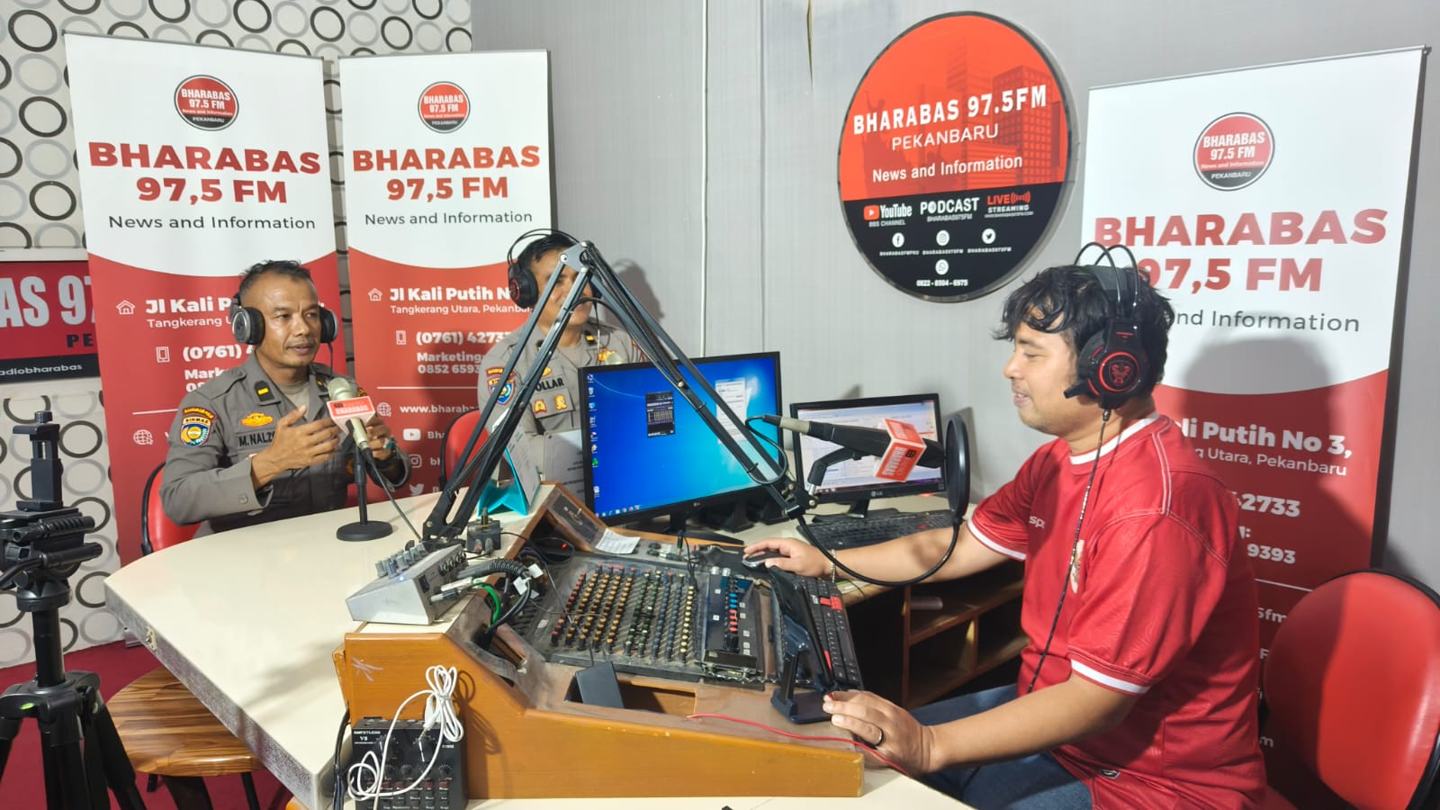 Sambut Libur Natal dan Tahun Baru, Polda Riau Sosialisasikan Kesiapan Lewat Podcast Radio Bharabas