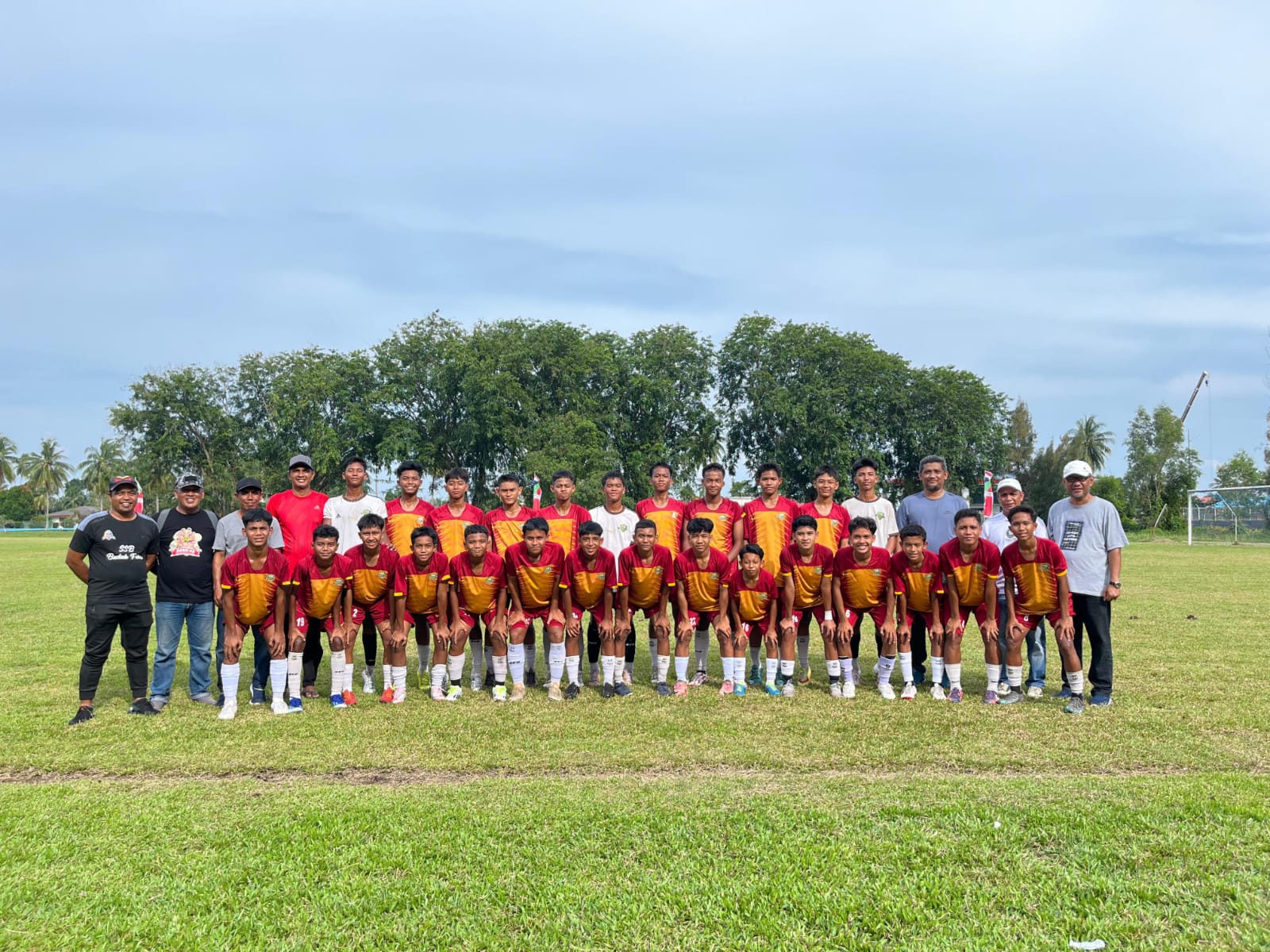 Laga Eksebisi SSB Budak Pulau VS SSB Jonk United Di Pembukaan Open Turnamen U-40 Old Star 
