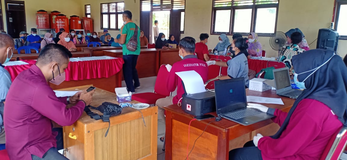 Corona Menurun, Polres Kampar Tetap Gencar Melaksanakan Vaksin di Daerah Sulit