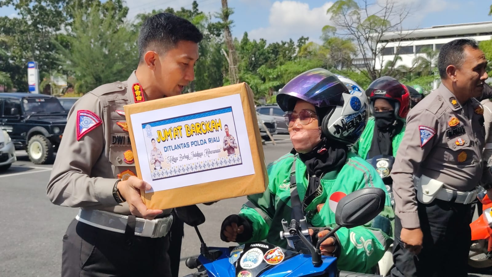 Ditlantas Polda Riau Peduli Ojek Online untuk selalu tertib berlalu lintas