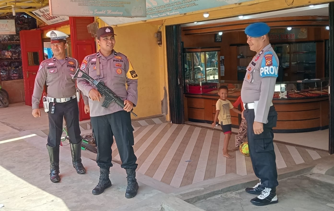 Ciptakan Rasa Aman, Personil Polsek Tapung Hulu Rutin Lakukan Patroli Pasar 