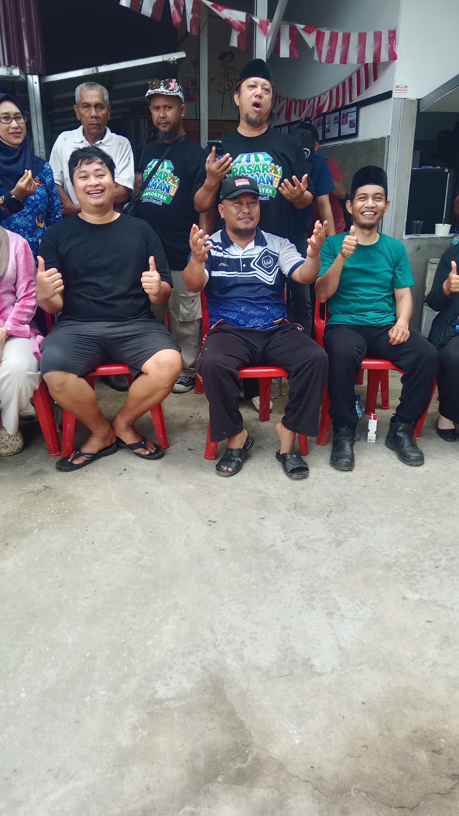 Giat Goro Kepala UPT pelayanan pasar Dinas perdagangan Dumai  beserta seluruh Staf nya.