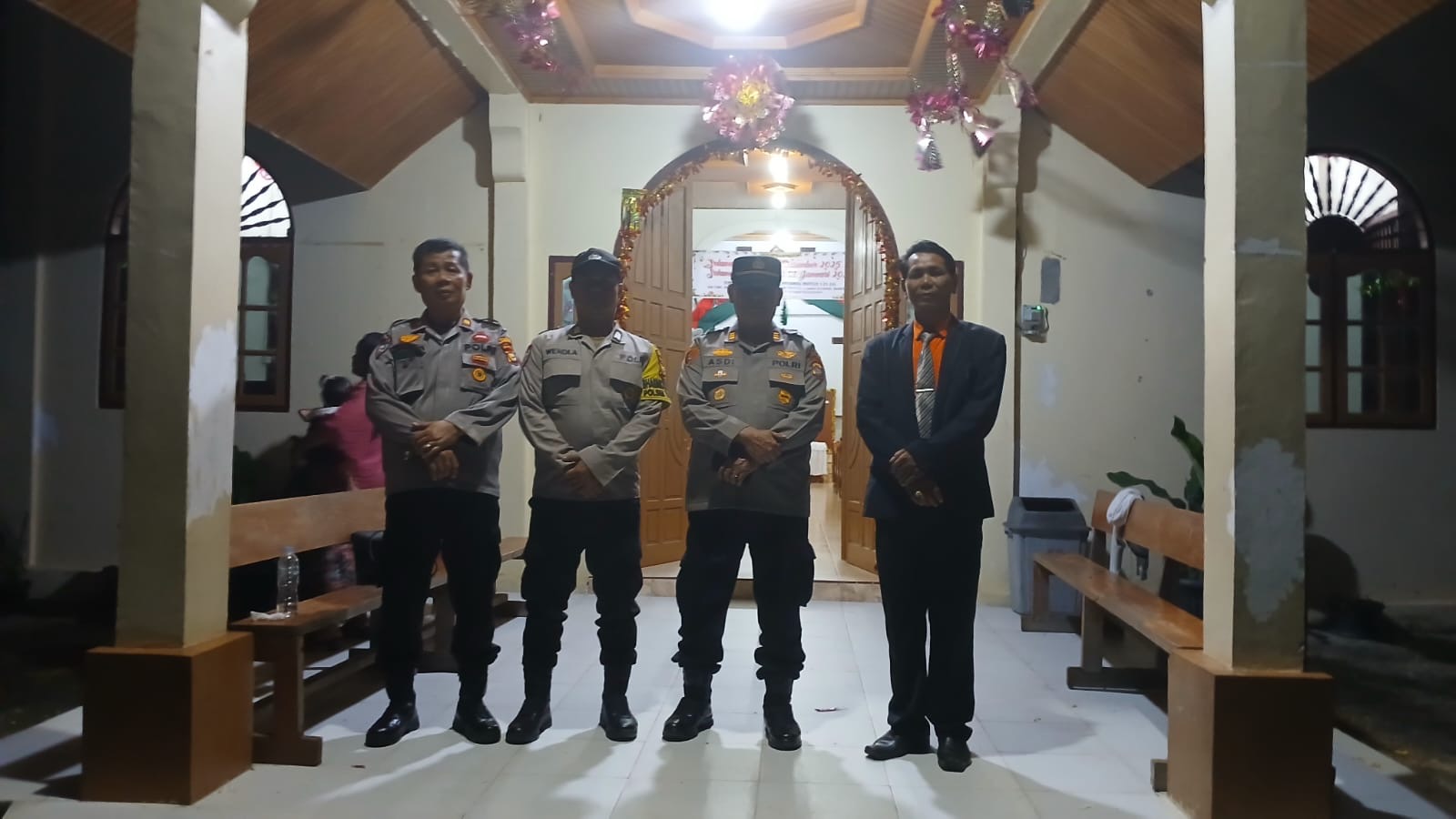 Malam Tahun Baru Khusyuk, Kapolsek Kampar Berikan Rasa Aman, Kapolsek: Polri Siaga, Jaga Kamtibmas!