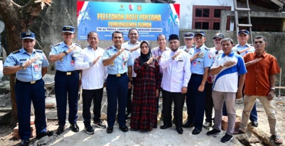 Danlanud Roesmin Nurjadin Letakan Batu Pertama Pembangunan Rumah Layak Huni Untuk Warga