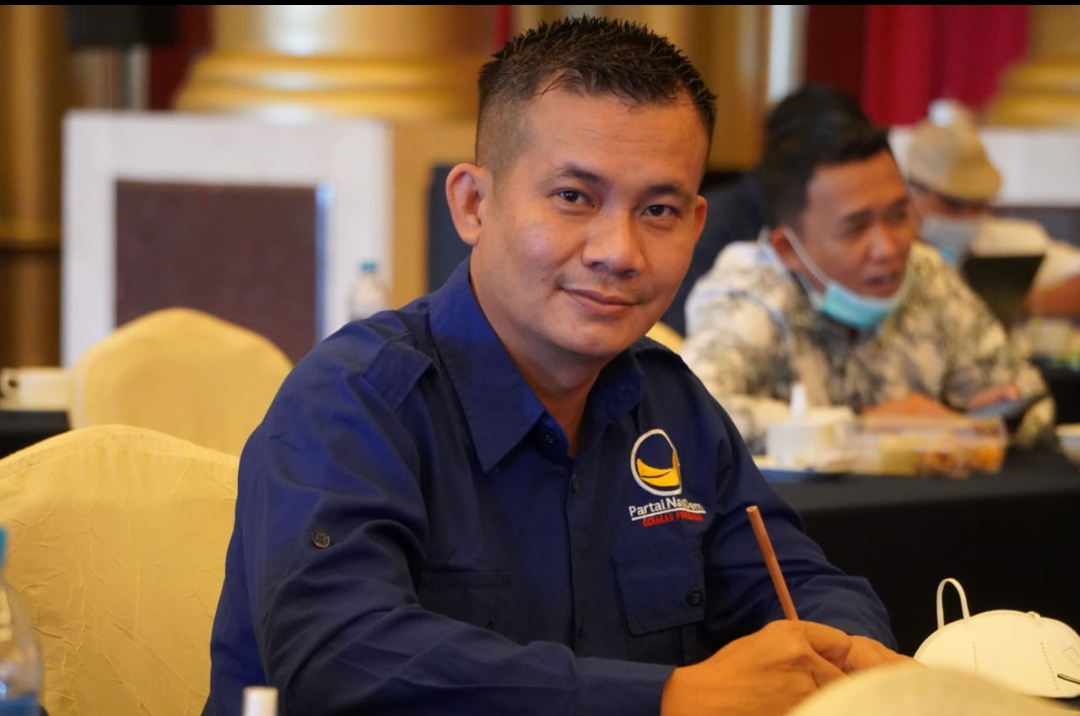 KETUA DPRD TERIMA SK GUBERNUR TERKAIT PERESMIAN PEMBERHENTIAN ANTAR WAKTU ANGGOTA DPRD