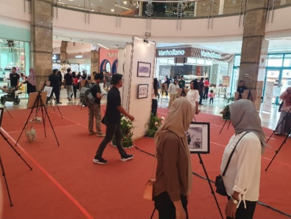 Kasespim Lemdiklat Irjen Chryshnanda Dwi Laksana Mengelar Pameran Karikatur di Mal SKA Pekanbaru