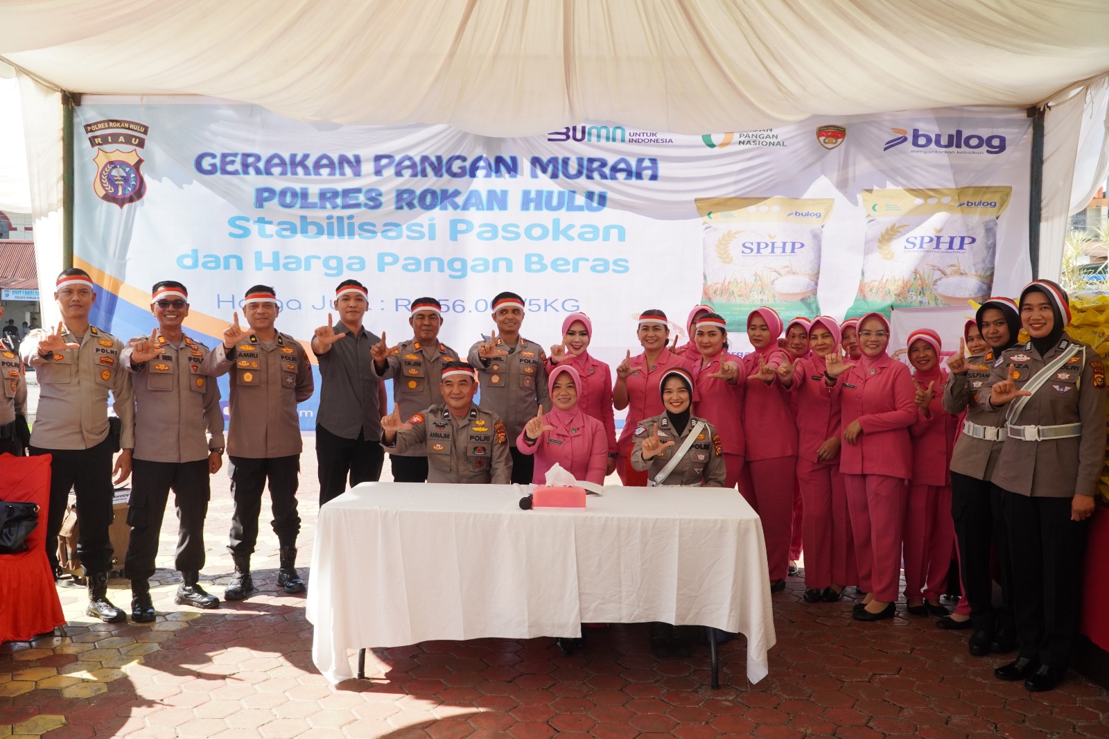 Gelar Bazar Pangan, Polres Rohul Berikan Subsidi Beras dengan Harga Paling Murah