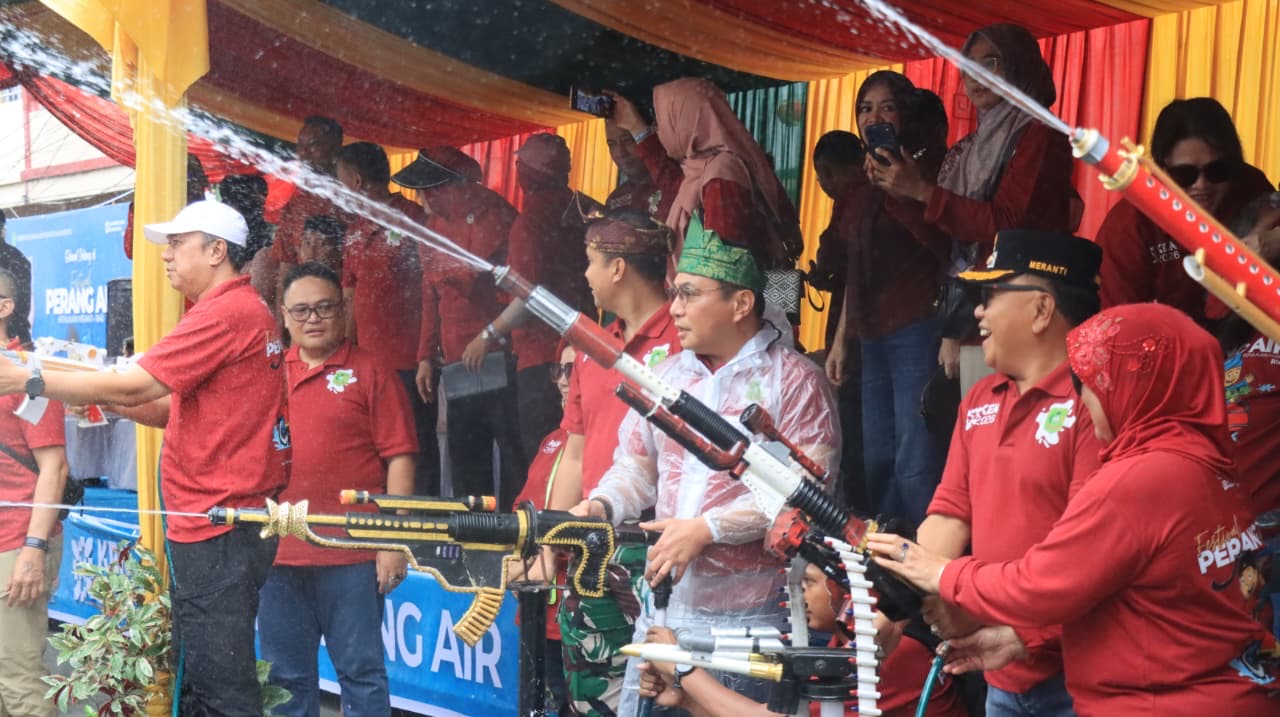 Meriahnya Festival Perang Air di Riau: Merawat Tradisi, Jaga Persaudaraan
