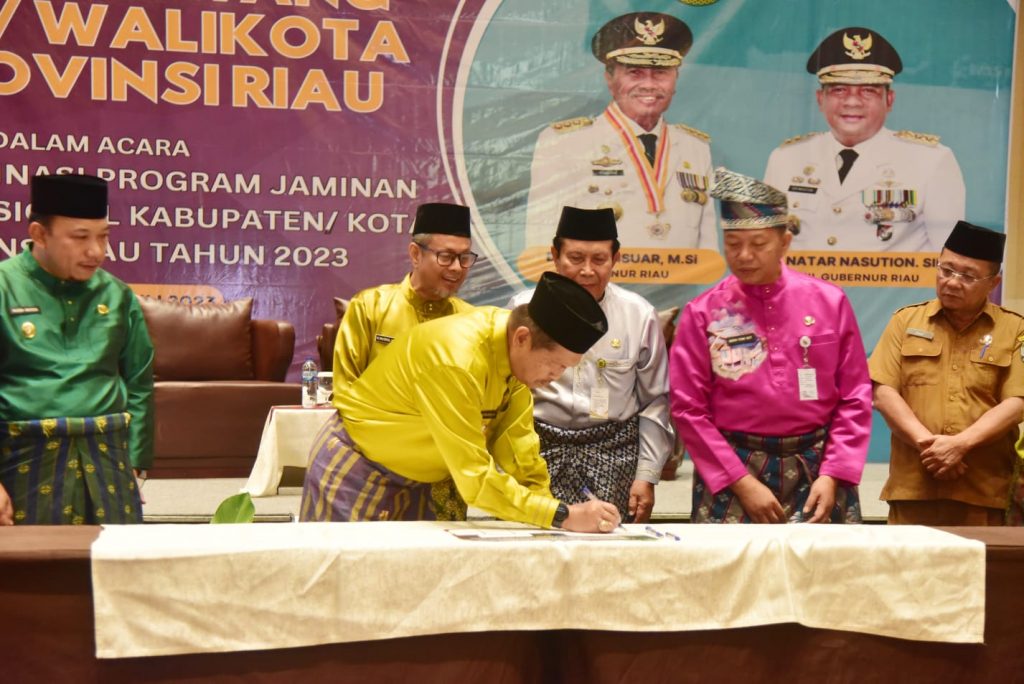 Hadiri Rakoor JKN,Wakil Bupati H.Syamsuddin Uti Tanda Tangani Komitmen Bersama Percepatan UHC Tahun 