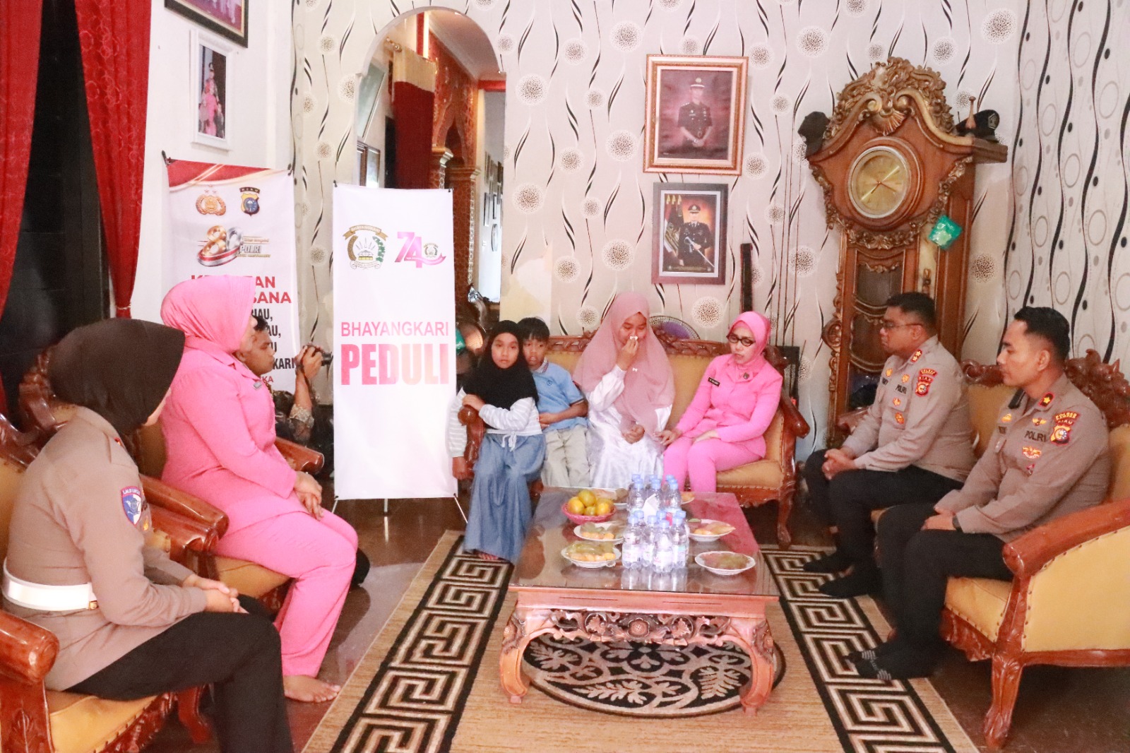 Kapolres Kampar Mewakili Kapolda Riau  Anjangsana Warakawuri Istri Purnawirawan Polri Meriahkan Hari