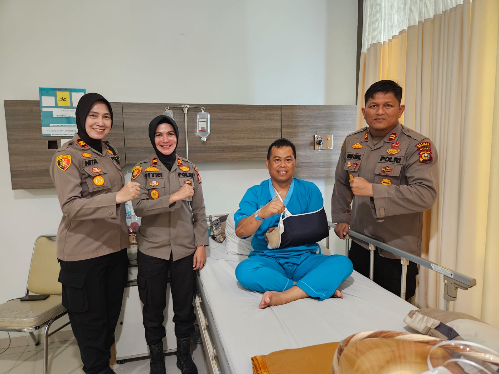 Polres Kampar Beri Dukungan Moril dan Bantuan Sosial untuk Kapolsek Tambang yang Sakit