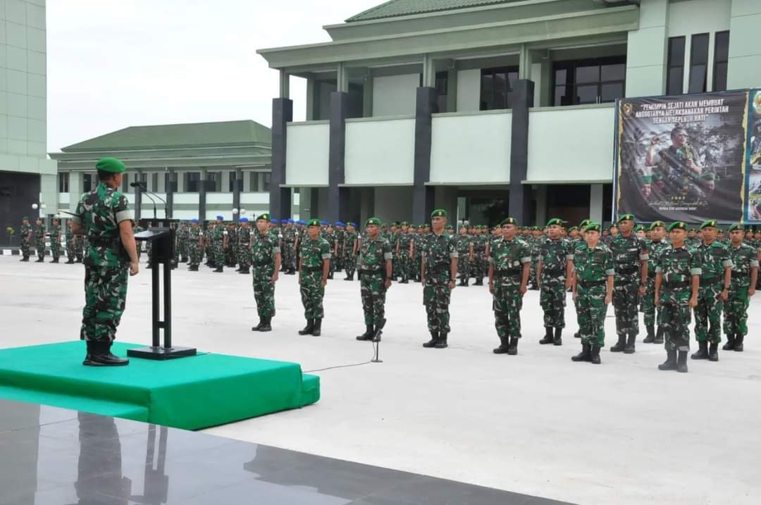 Upacara Kenaikan Pangkat Prajurit  Korem 031/Wira Bima.
