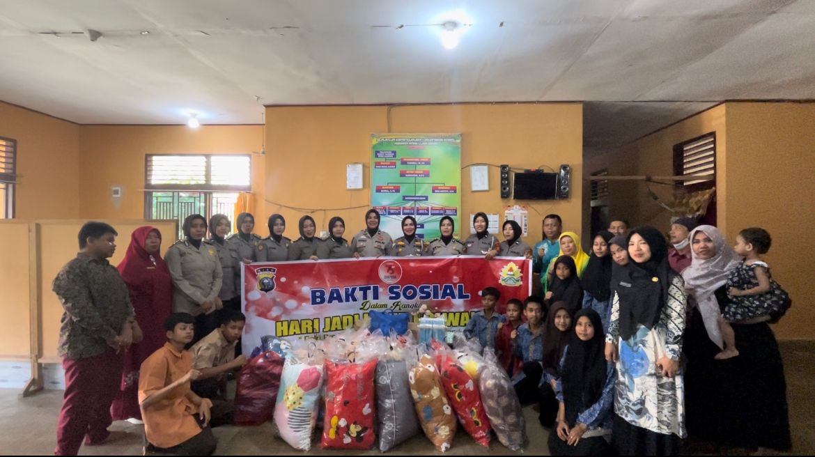 Polwan Cantik Polres Kampar Bakti Sosial ke SLB Bangkinang Kota Dalam Rangka Hari Jadi Polwan Ke-75