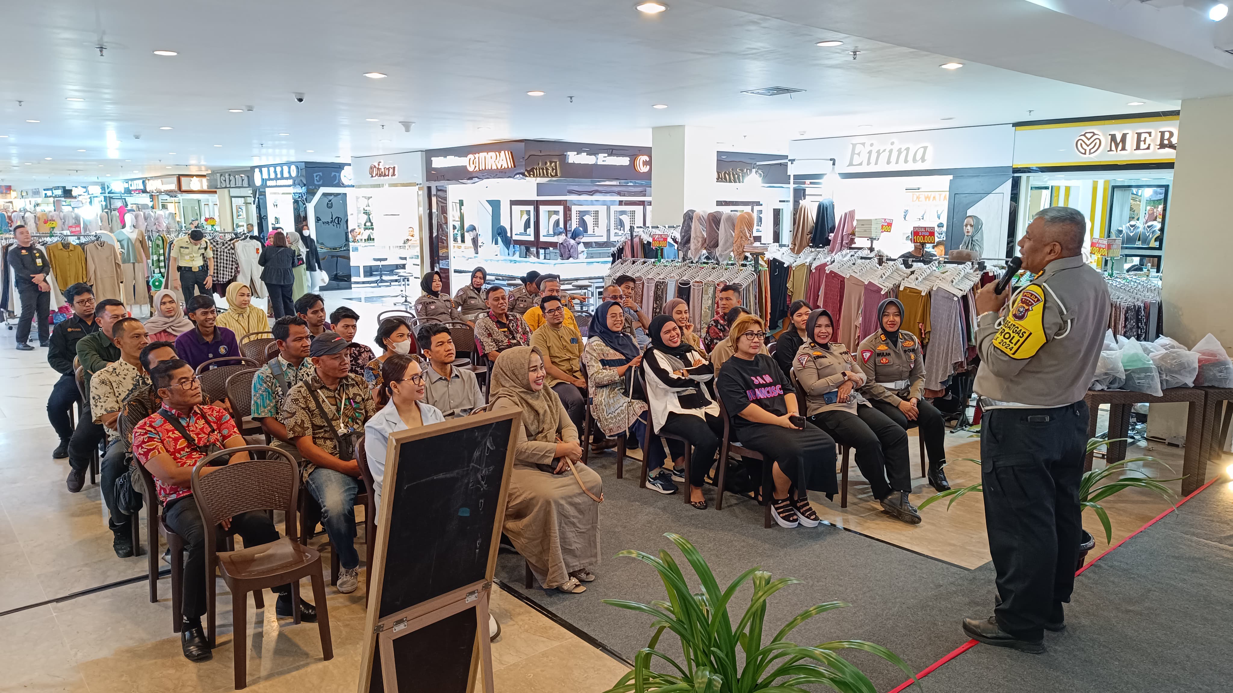 TIM COOLING SYSTEM DITLANTAS POLDA RIAU EDUKASI PENGUNJUNG STC PEKANBARU