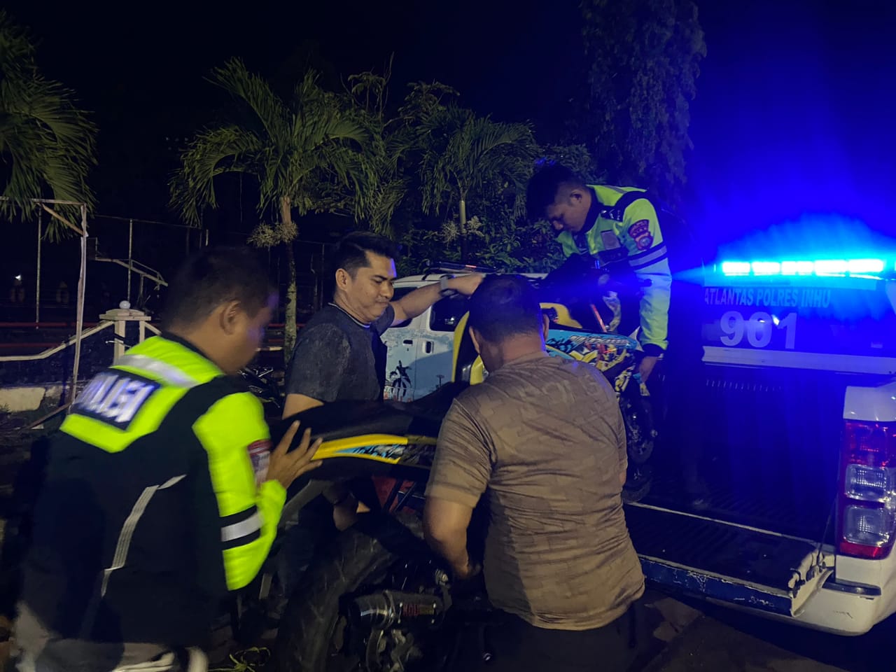 Antisipasi Balap Liar, Polres Inhu Gelar Blue Light Patrol di Kota Rengat