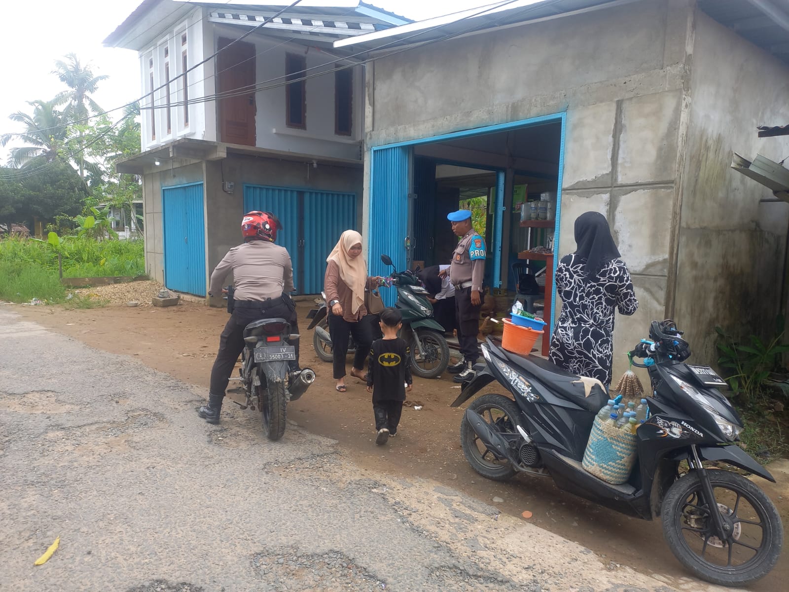 Polsek Reteh Pastikan Keamanan Warga Melalui Patroli Roda Dua 