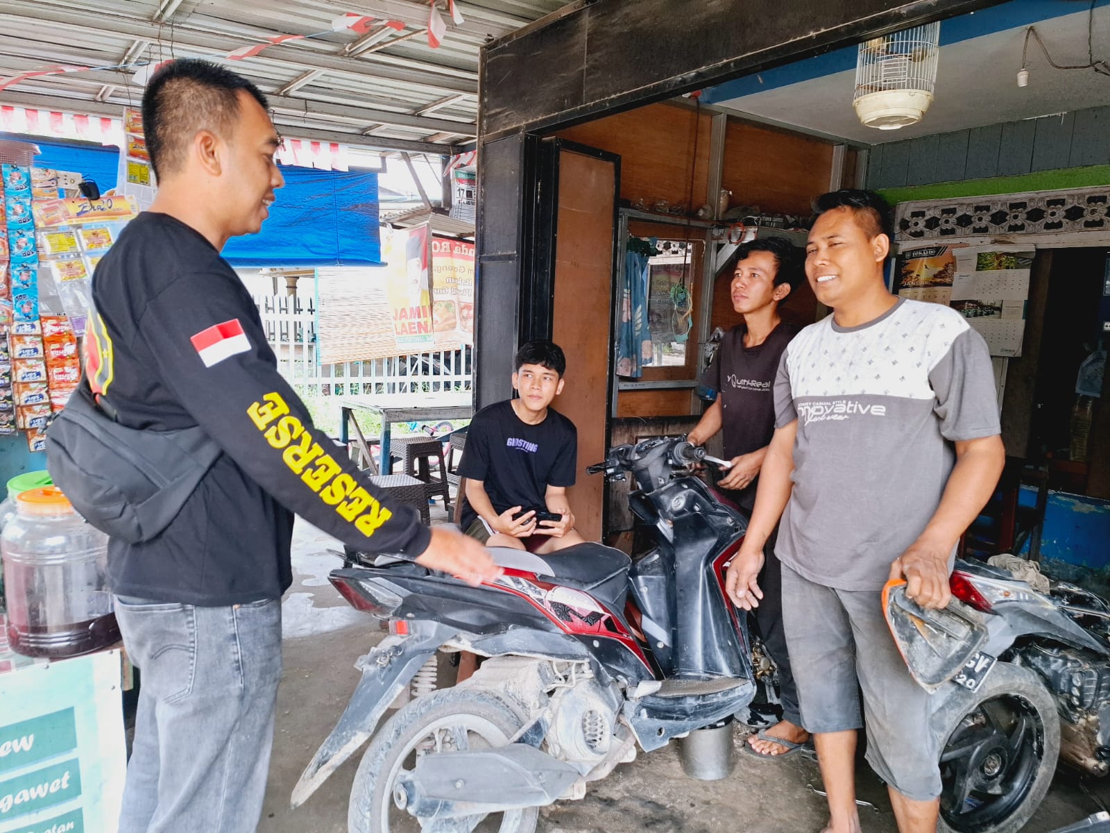 Lawan Hoax di Media Sosial, Kanit Reskrim Polsek Reteh Sosialisasi Pilkada Damai