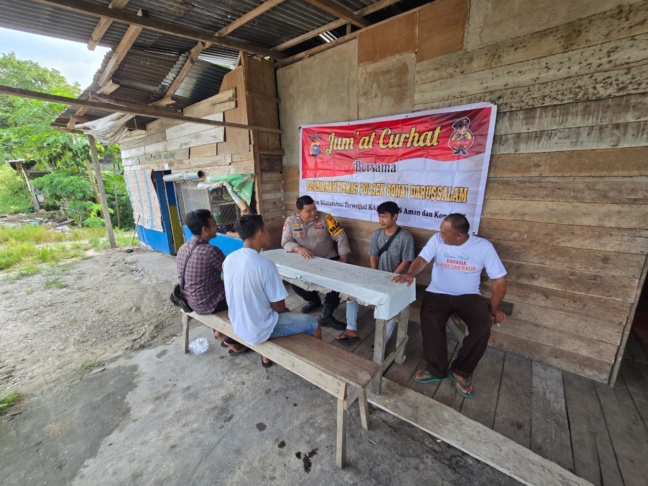 Bhabinkamtibmas Desa Kasang Mungkal Rangkul Masyarakat dalam Giat Jumat Curhat