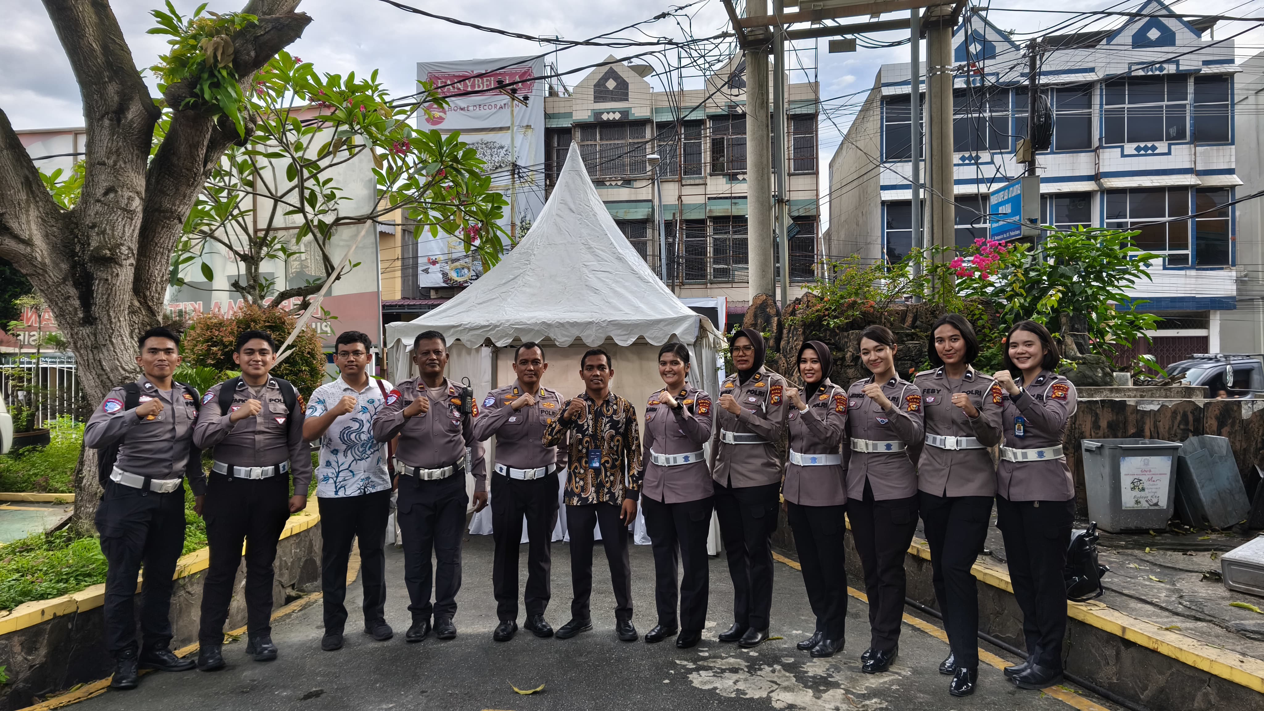 HANYA SATU JAM, SEMBAKO BAZAR MURAH RAMADHAN DITLANTAS POLDA RIAU LUDES
