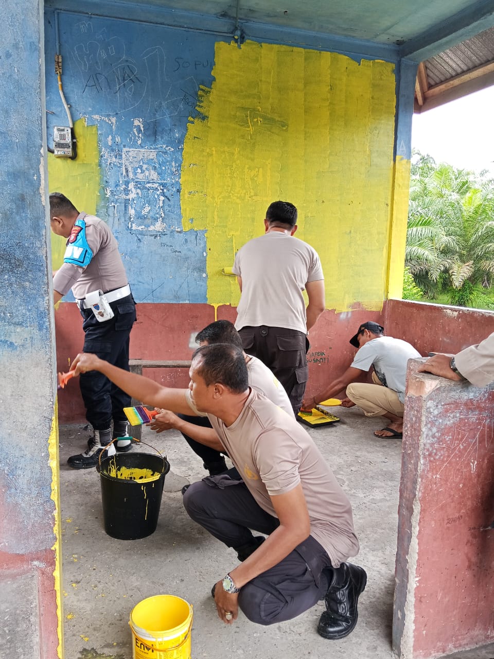 Kapolsek Kampar Sentuh Pos Satkamling Pulau Sarak, Berikan Bantuan & Pimpin Gotong Royong