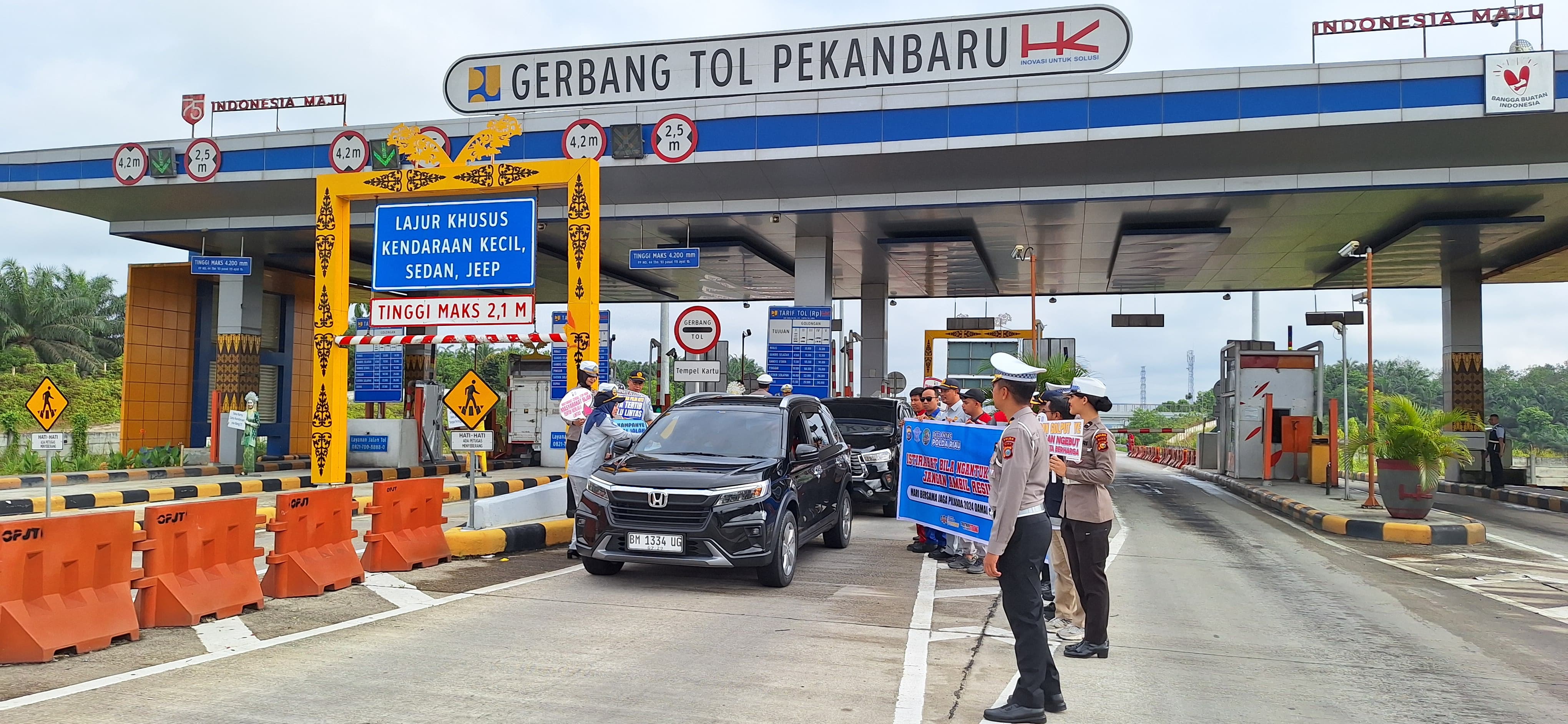 TINGKATKAN KESADARAN PENGENDARA DITLANTAS POLDA RIAU GELAR KAMPANYE