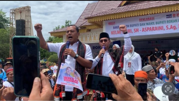 Ribuan Masyarakat Ikuti Deklarasi Dan Siap Menangkan Pasangan Kelmi Amri SH H Asparaini