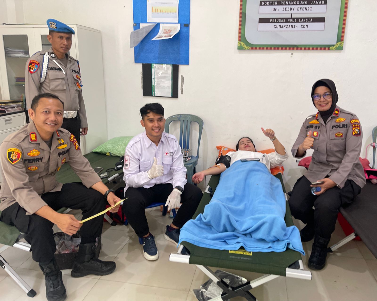 Polsek Tapung Bakti Sosial Di Desa Petapahan Dalam Rangka Hari Bhayangkari ke-78