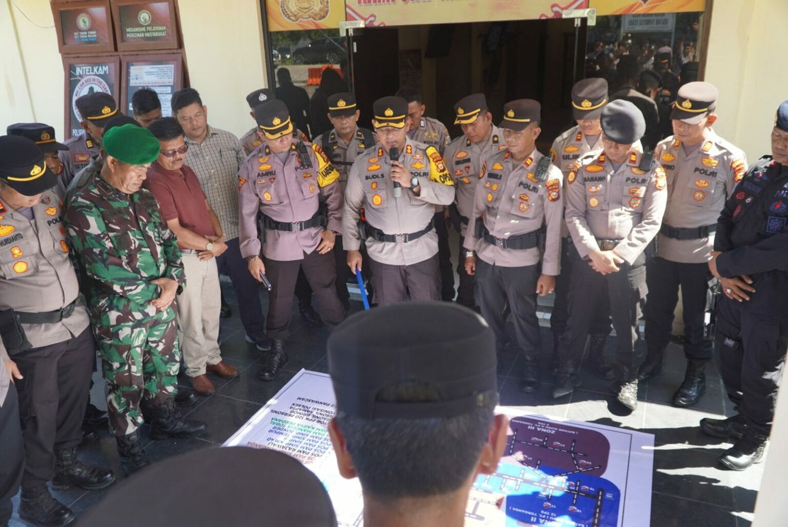 AKBP Budi Setiyono Pimpinan Apel Pergeseran Pasukan PAM PSU Pemilu 2024 Di 31 TPS Dapil III