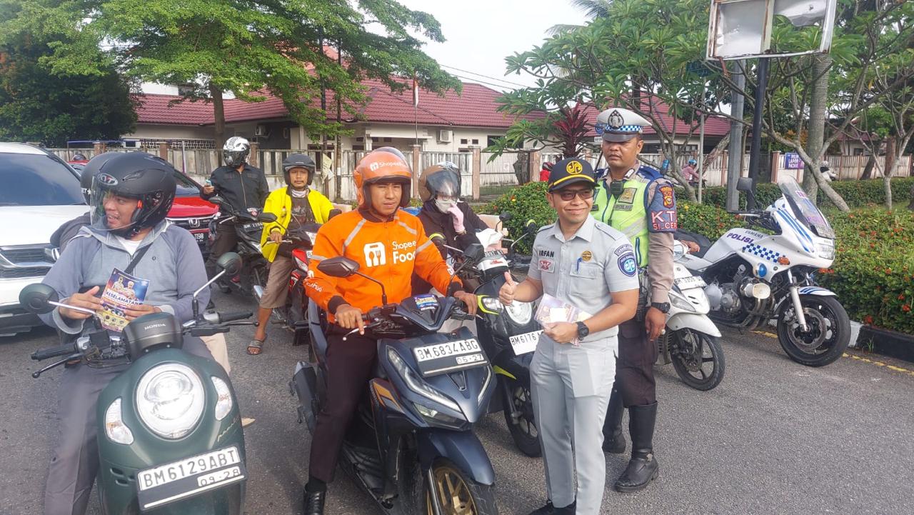 Satlantas Polresta Pekanbaru Gelorakan Kamseltibcarlantas Dalam Ops Keselamatan LK 2024