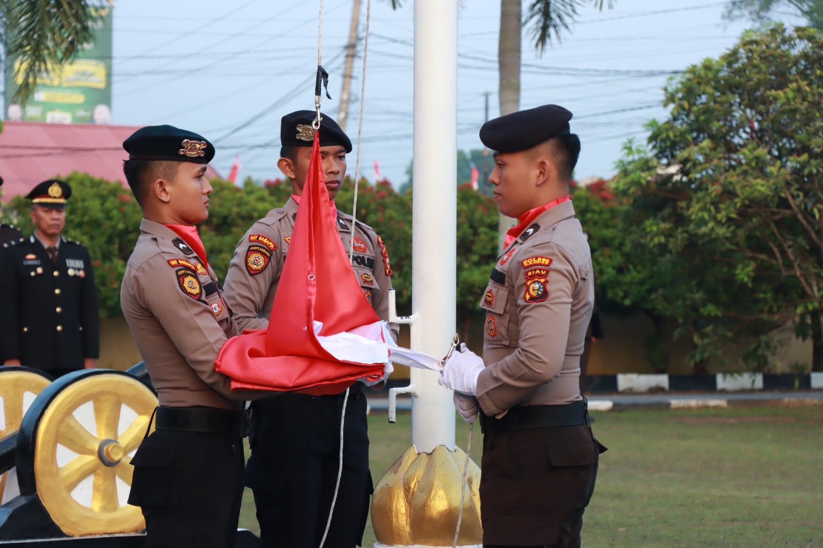 Kapolres Kampar Pimpin Upacara Pengibaran Bendera Merah Putih di HUT RI ke-79