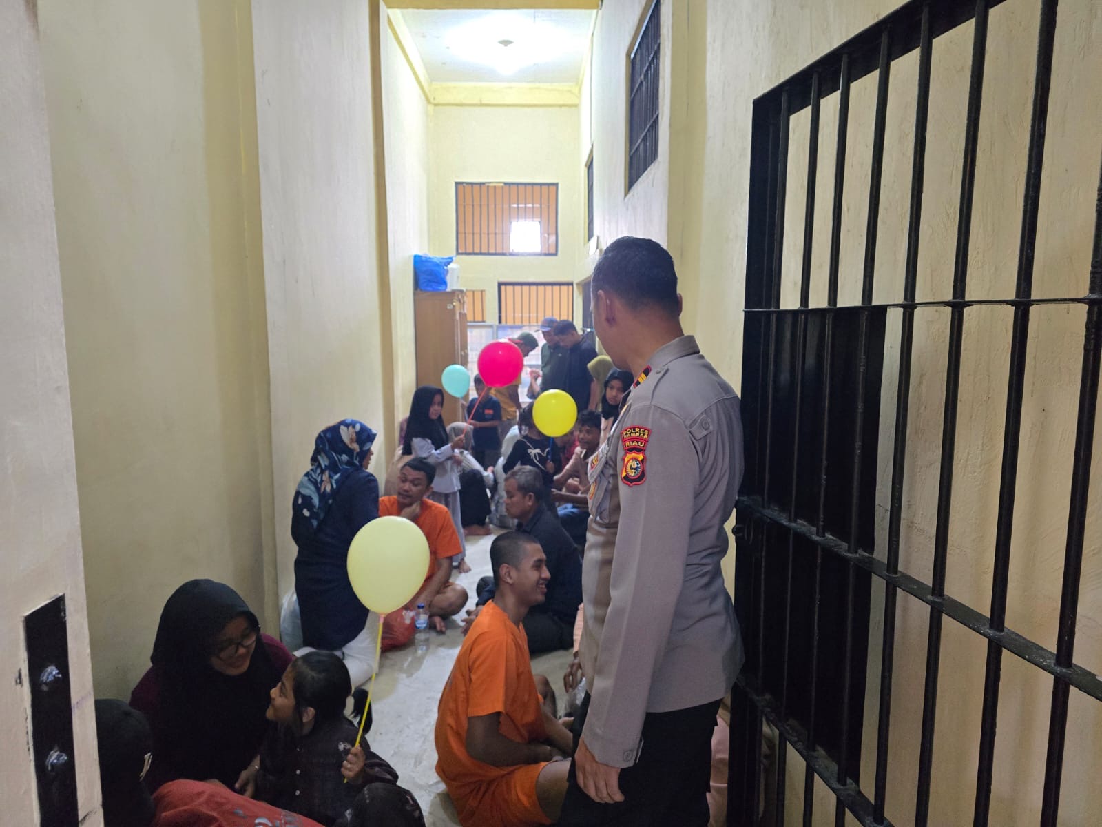 Meski di Balik Jeruji, Ikatan Keluarga Tetap Hangat: Polres Kampar Berikan Pelayanan Humanis di Hari