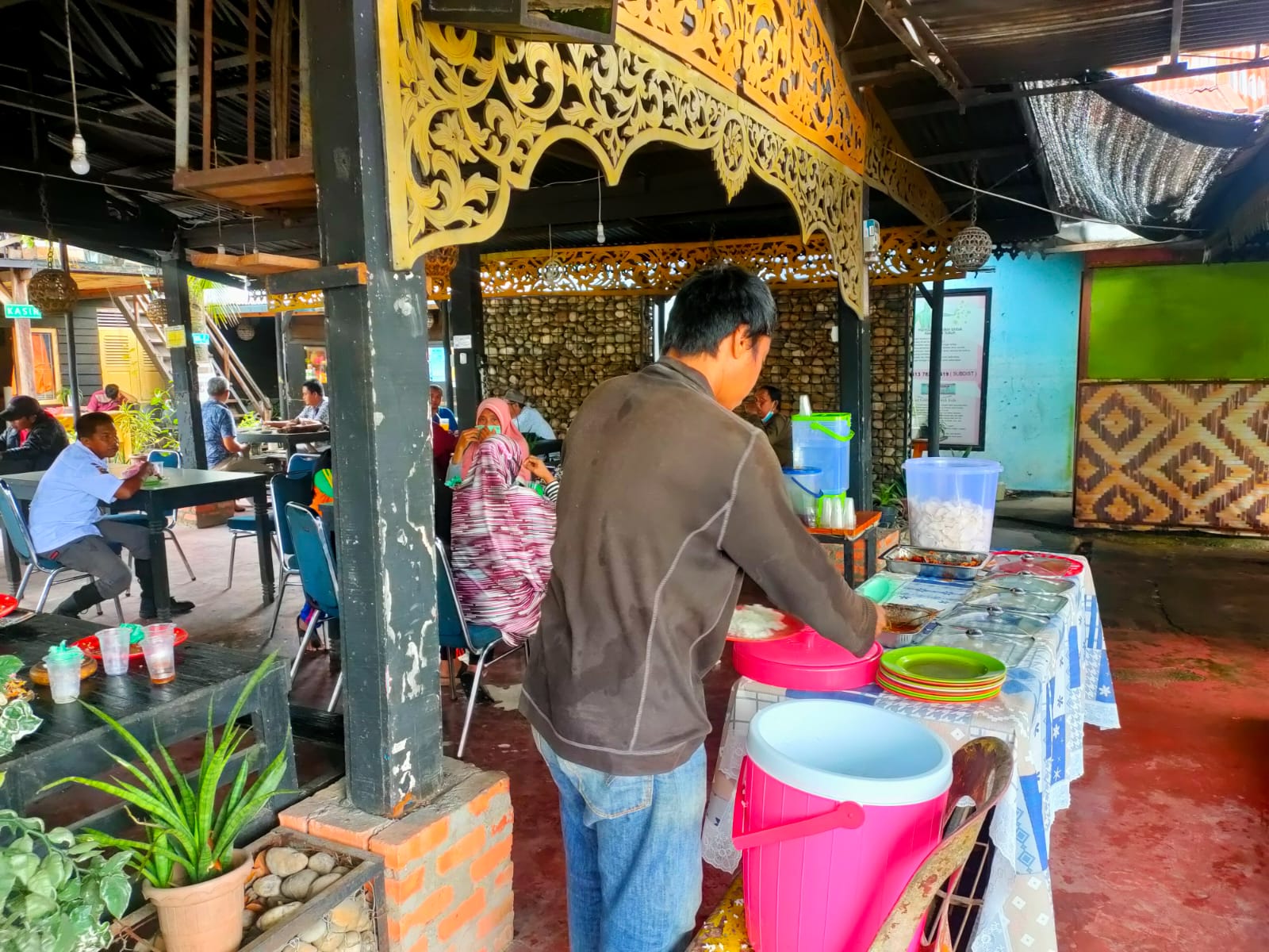 Walaupun Hujan, Kegiatan Jumat Barokah Satreskrim Polres Kampar Tetap Jalan dan Dinanti Warga