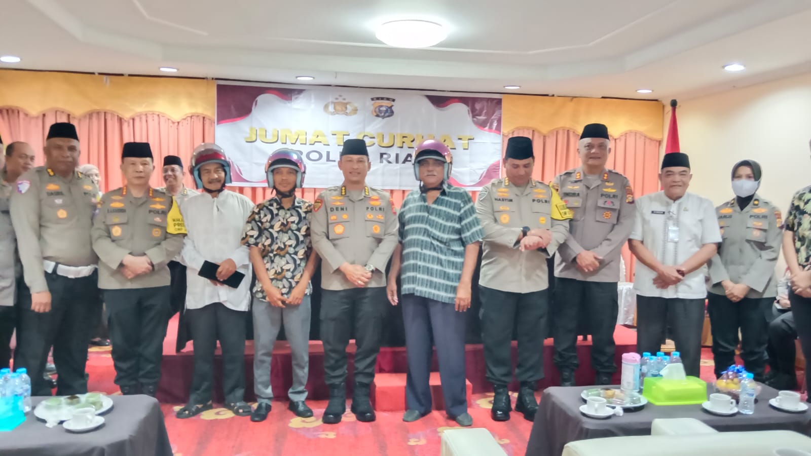 Melalui Jumat Curhat Polda Riau Bersama Masyarakat Kecamatan Lima Puluh Siap Sukseskan Pilkada Damai