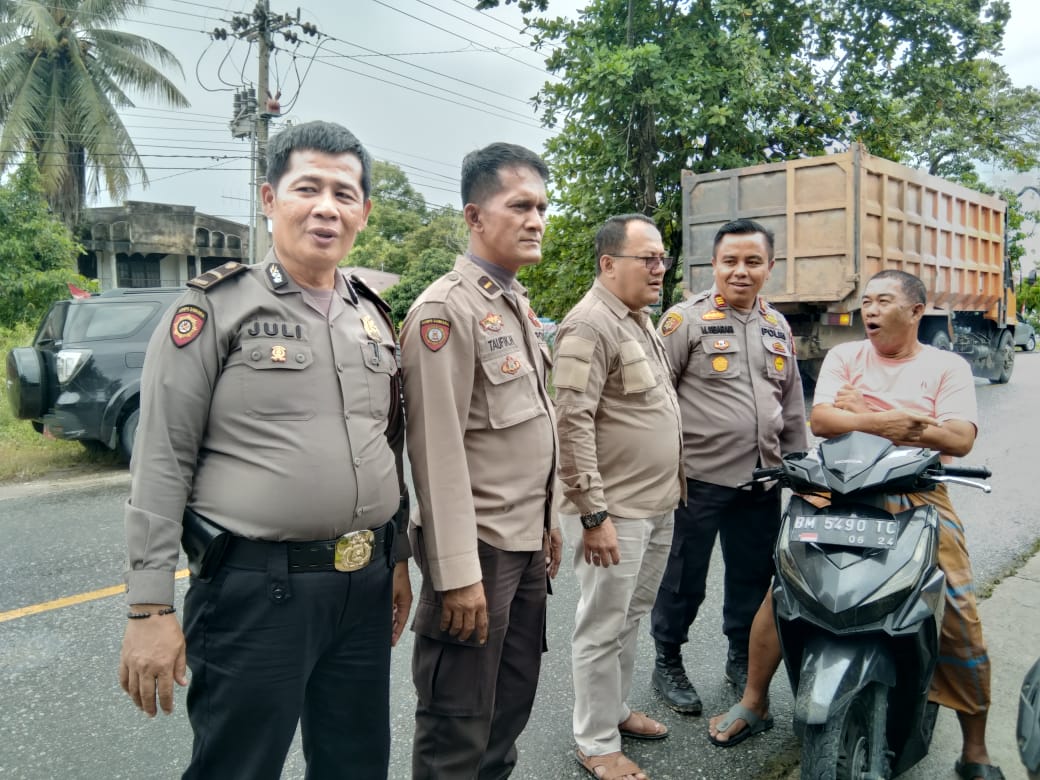 Peduli, Kapolsek Kampar Kunjungi Warga Terdampak Banjir dan Berikan Bantuan Sembako