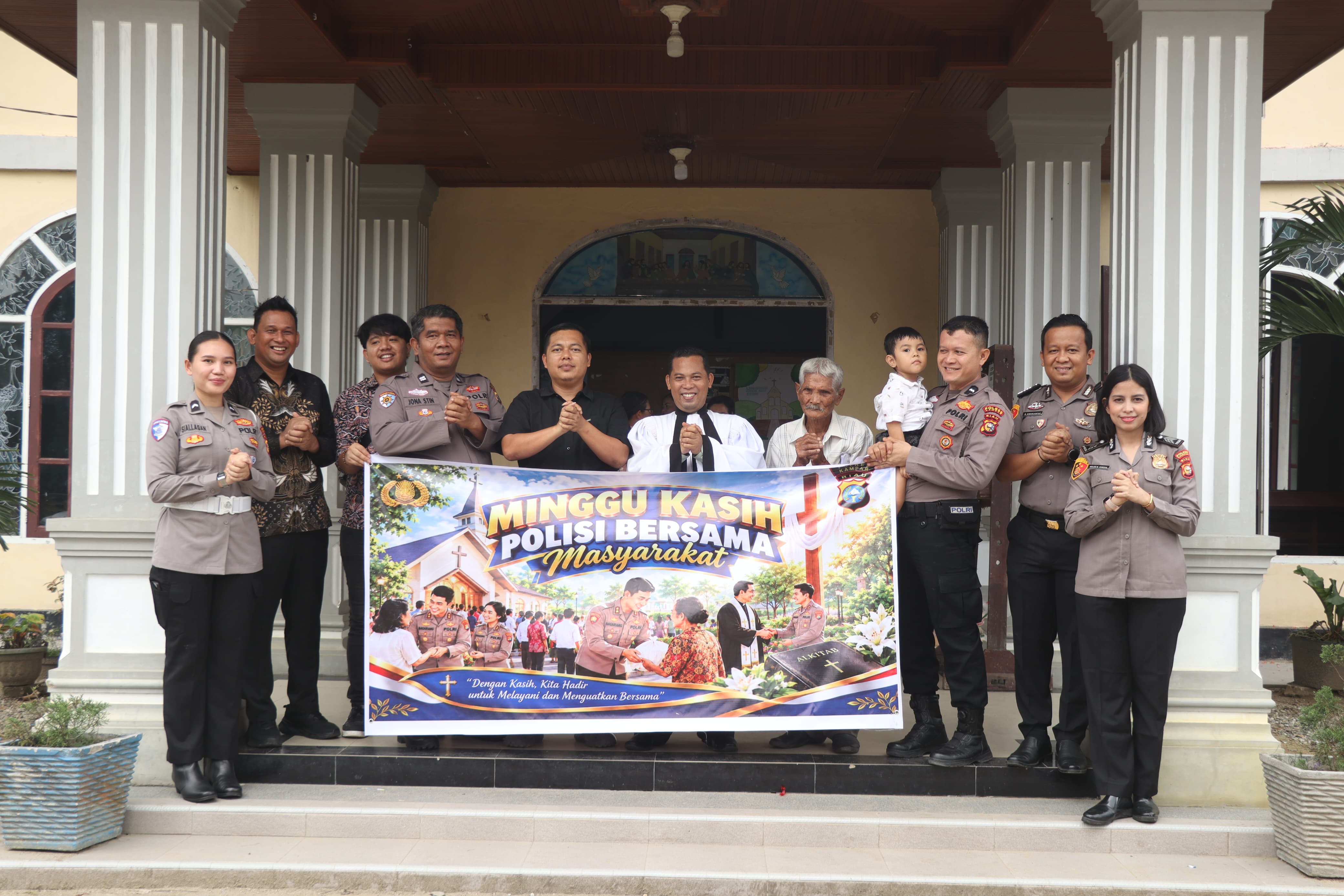 Minggu Kasih Polres Kampar, Personel Sosialisasikan Bahaya Hoaks di Gereja HKBP Resor Kampar Desa Sa