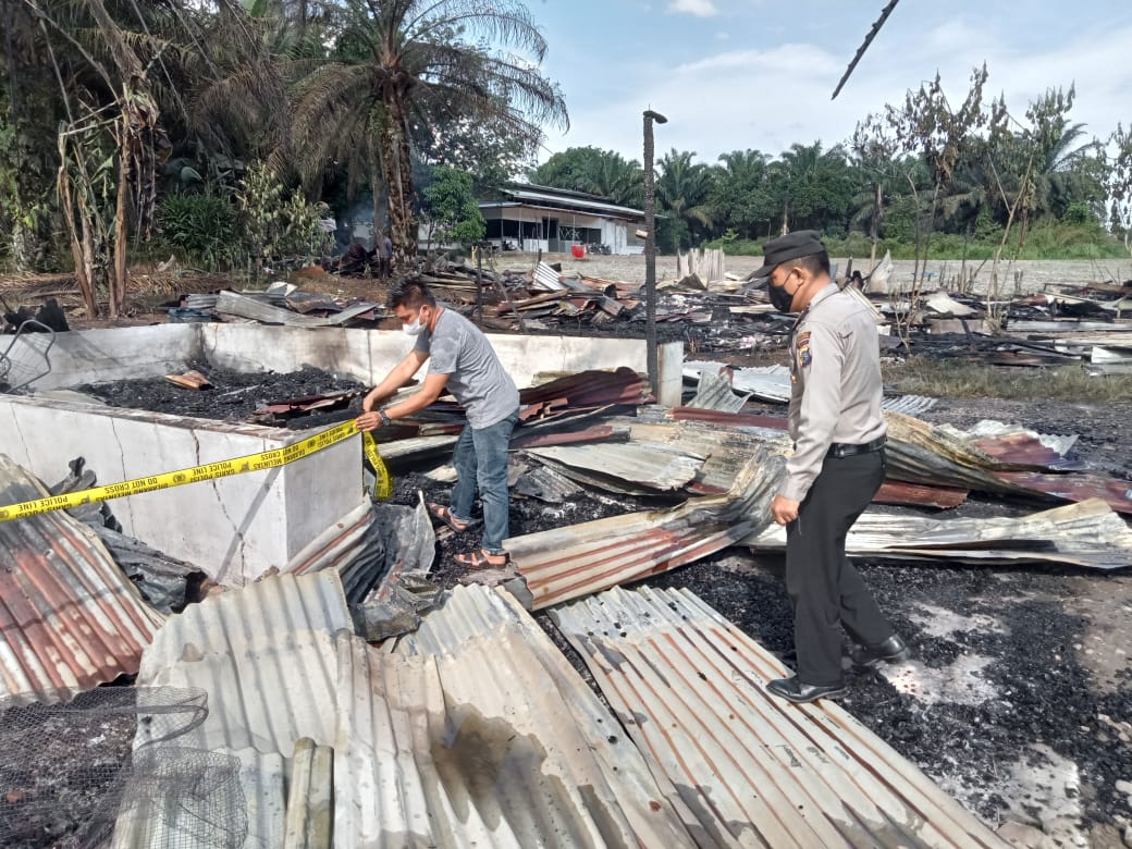 4 Rumah Di Tandun Di lahap Sijago merah,Kerugian Ditaksir Ratusan Juta,Begini Respon Cepat Polri