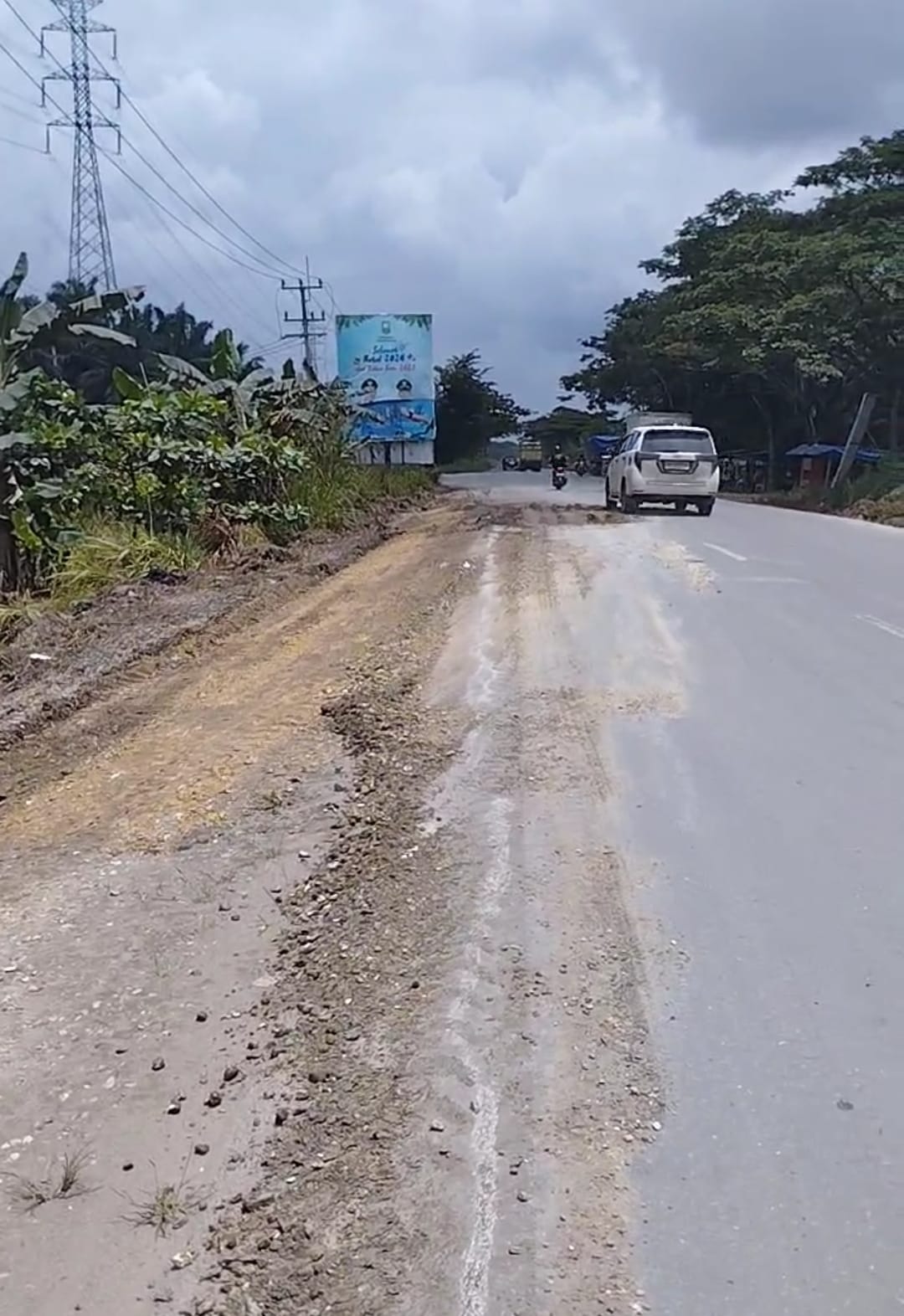 Jalan Lintas Perawang - Maredan Kembali Rusak, Warga Soroti Perbaikan UPTD Jalan Wilayah 1