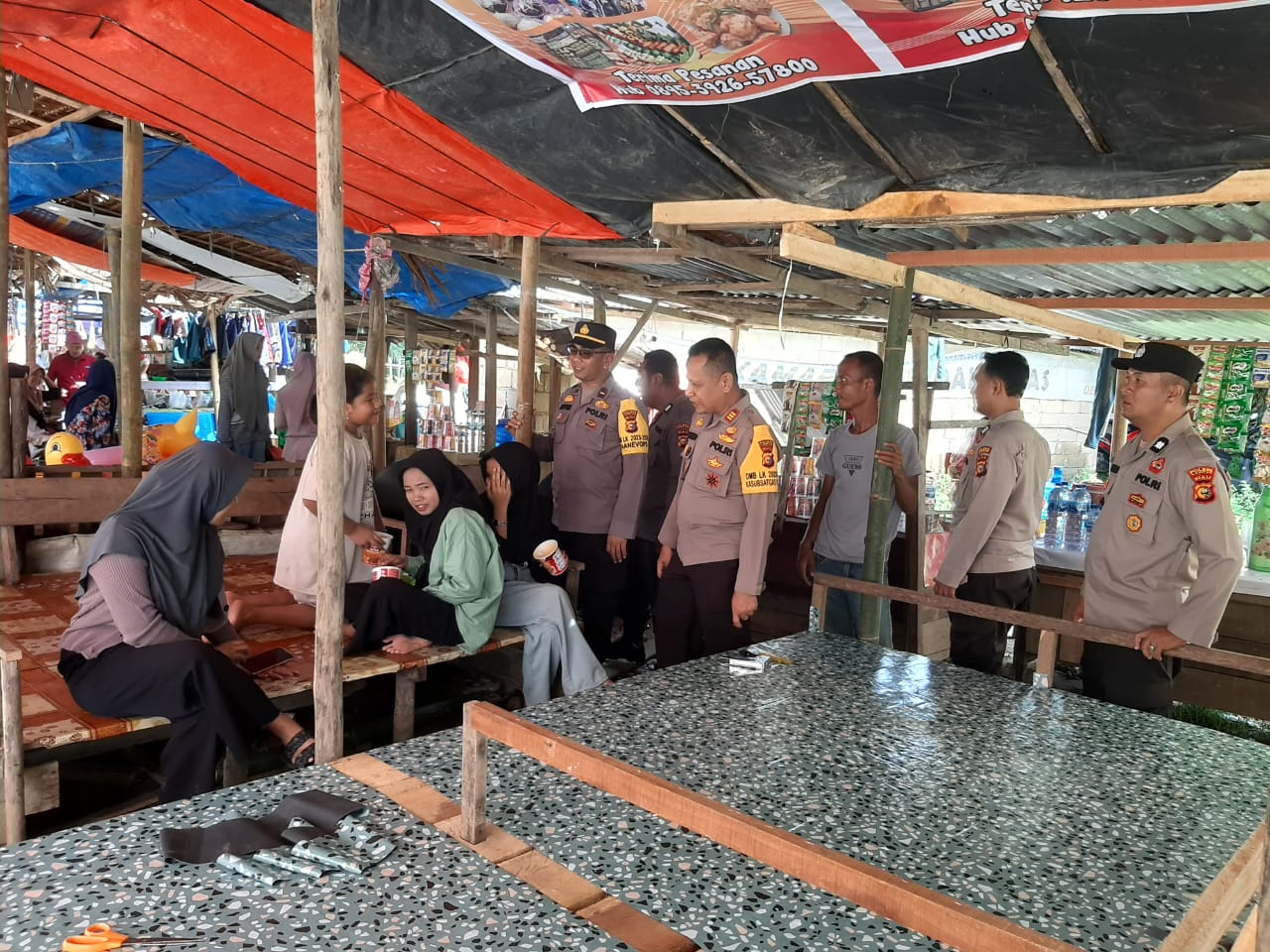 Personil Sat Binmas Laksanakan Sambang Dan Memberikan Penyuluhan Kepada Masyarakat.