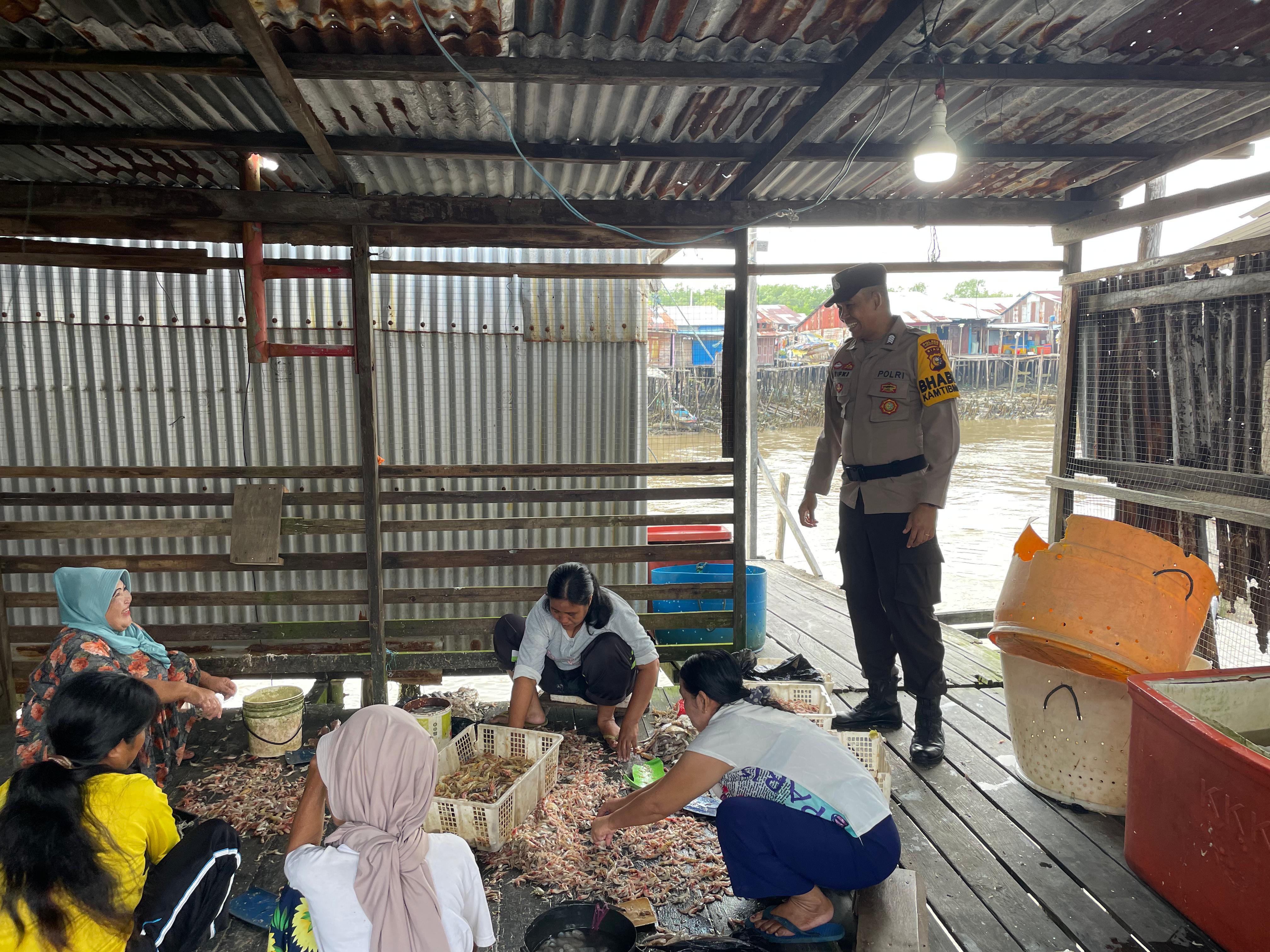 Bripka Rifki Pribadi Bhabinkamtibmas Polsek Concong Terus Ciptakan Cooling System