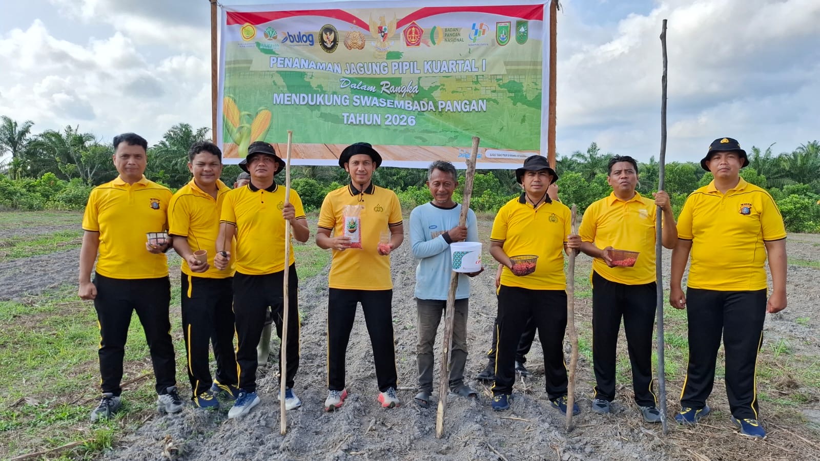 Kapolsek Bukit Kapur   Pimpin langsung Kegiatan Penanaman Jagung Bersama Personil Polsek Bukit Kapur