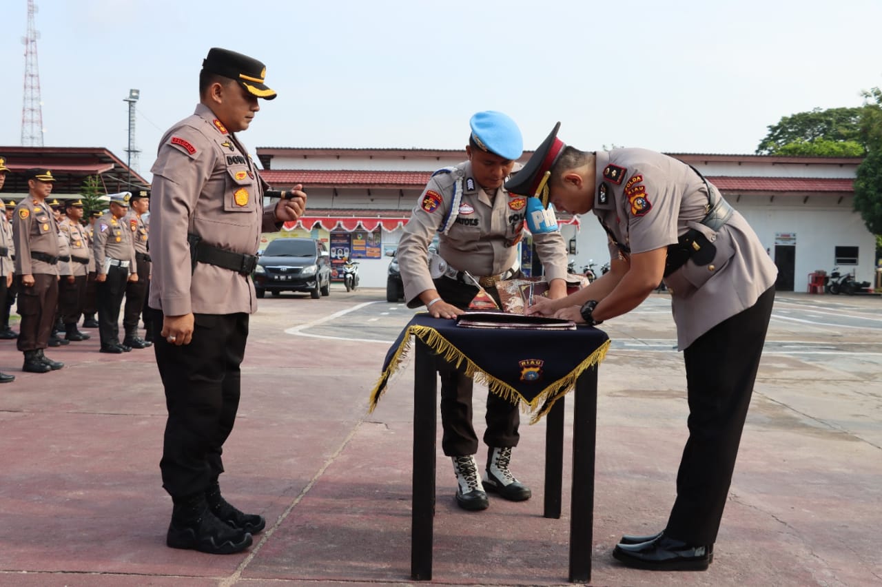 Pengantin tiga pejabat Polres Inhu:Sertijab Wakapolres dan Dua kapolsek