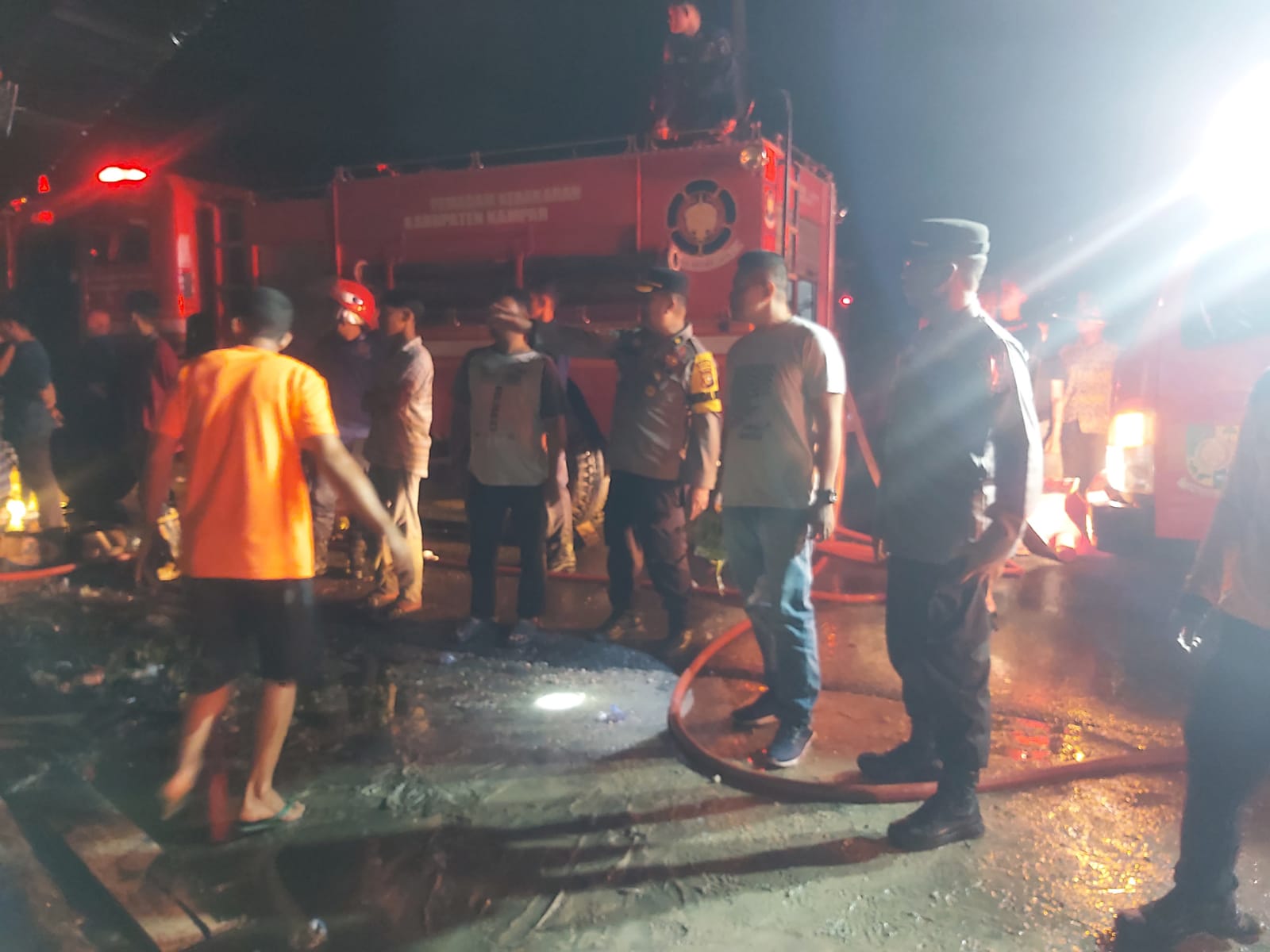 Kebakaran Hebat Terjadi Pasir Sialang, 2 Rumah Petak,3 Ruko dan Rumah Kayu Hangus Terbakar