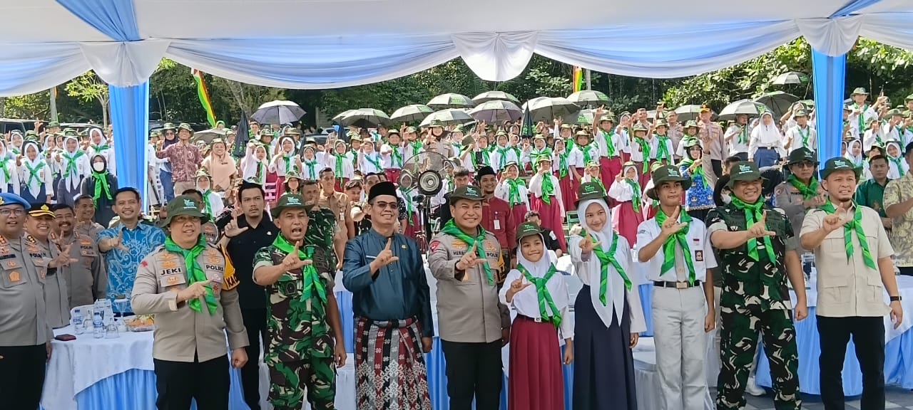 Hari Pohon, Kapolda Riau Pimpin Penanaman 21.000 Pohon Bareng 500 Siswa