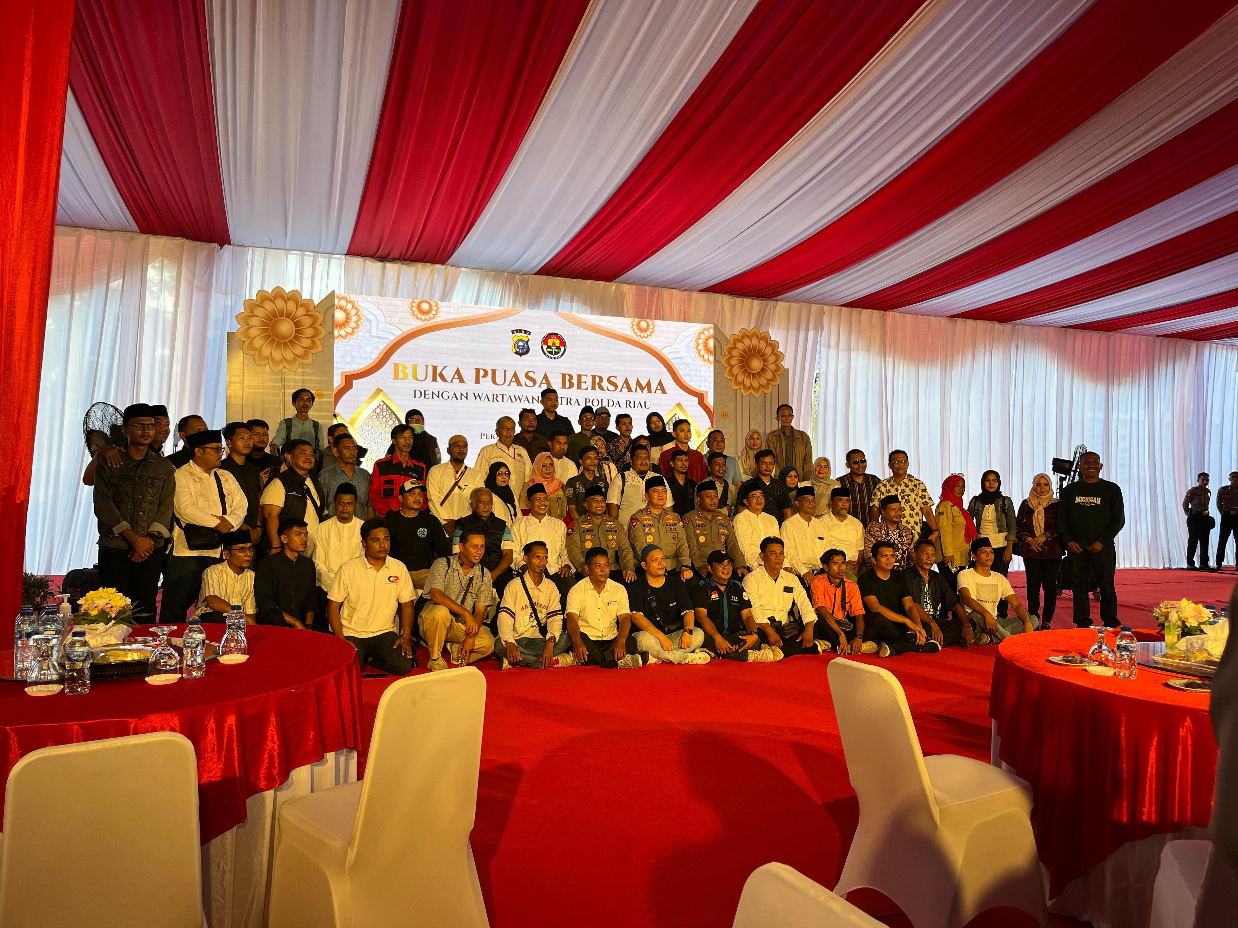 Jelang Akhir Masa Jabatannya Kapolda Riau Buka Puasa Bersama Ratusan Awak Media