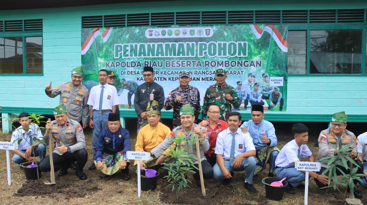 Kapolda Riau Susur Sungai Jelajah Kampung, Ajak Warga Jaga Budaya dan Alam