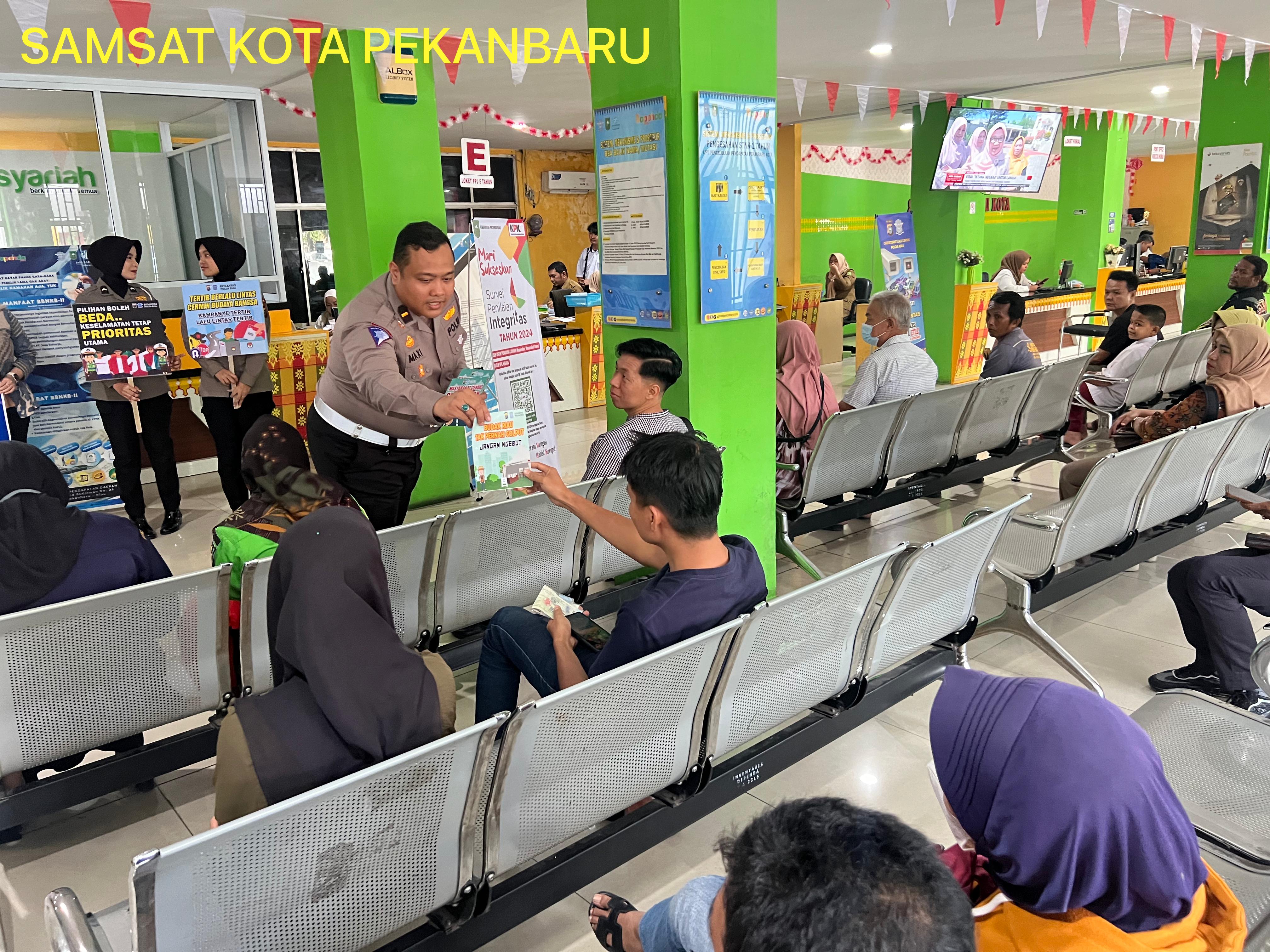 TIM COOLING SYSTEM DITLANTAS POLDA RIAU EDUKASI WAJIB PAJAK UNTUK TERTIB BERLALU LINTAS 