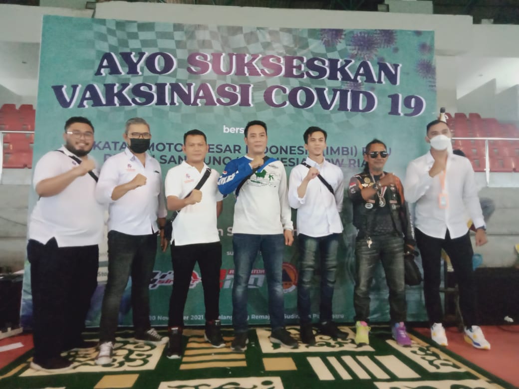 Vaksinasi Massal di Laksanakan di Gelanggang Olahraga Remaja, IMBI Bersama RSI Riau Bagikan Sembako